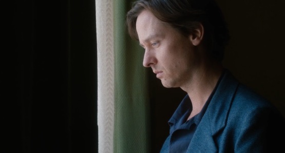 A scene from Fabian: Going to the Dogs
