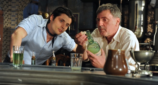 Raphaël Personnaz as Marius and Daniel Auteuil as César in MARIUS, a film by Daniel Auteuil.
